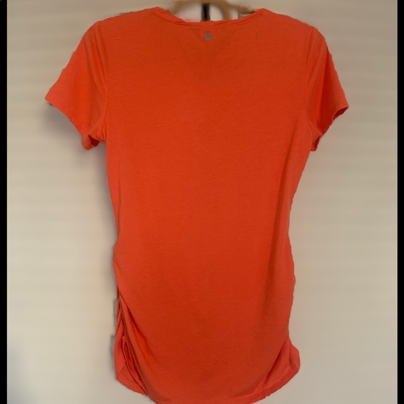 NWOT ruched side workout tee - Picture 4 of 4
